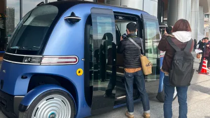 自動運転技術で地域課題解決と観光展開を牽引する6人乗り自動運転車両「RoboBus」(ロボバス)（ピクセルインテリジェンス株式会社）
